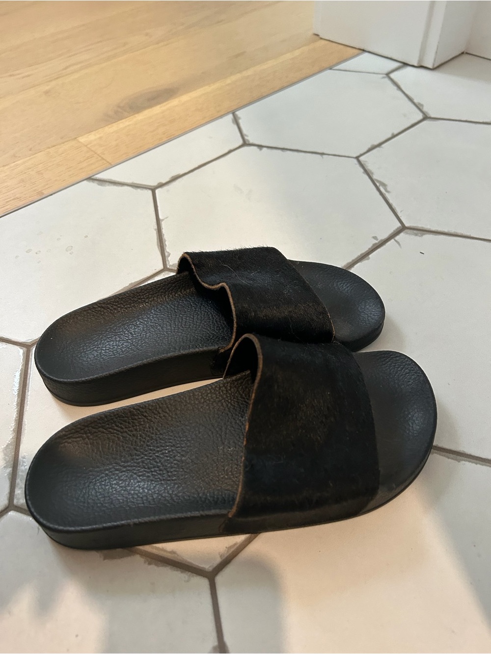 Aritzia Black Slide Sandals